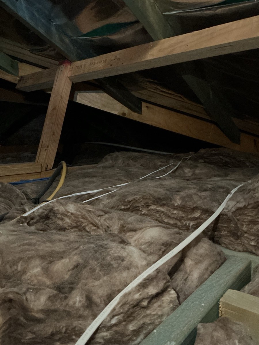 Downlights minimum clearance required, recorded during a handover inspection in Austral